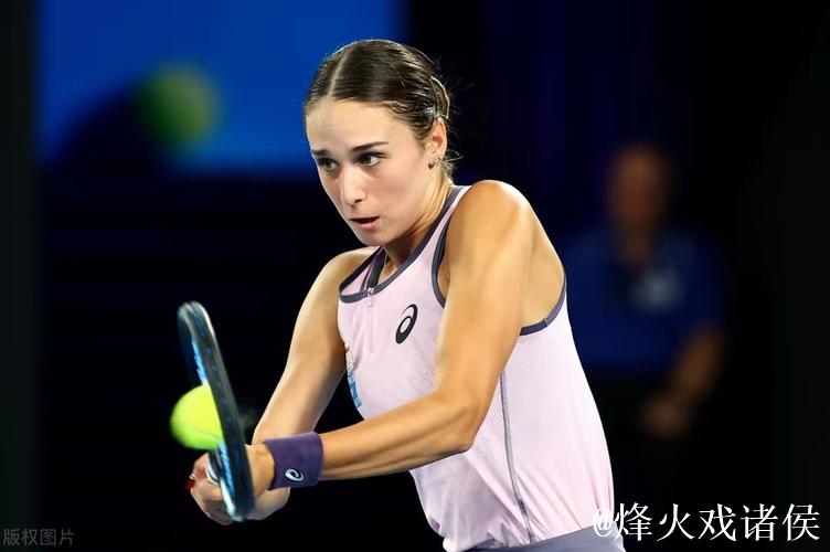 澳网郑钦文2-0托多尼赢赛季首胜 连续4年过首轮关 澳网郑钦文2-0托多尼赢赛季首胜 连续4年过首轮关