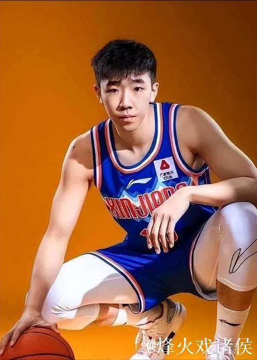 媒体人:新疆球员刘懿霆在体测中膝盖受伤 媒体人:新疆球员刘懿霆在体测中膝盖受伤