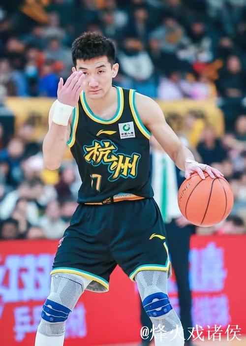 孙铭徽13+12胡金秋24分 广厦克四川取3连胜